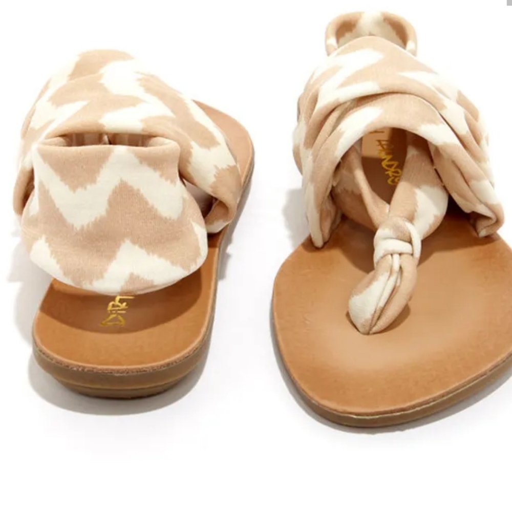 Dirty Laundry Beebop Zig Zag Natural Thong SandalsDirty Laundry